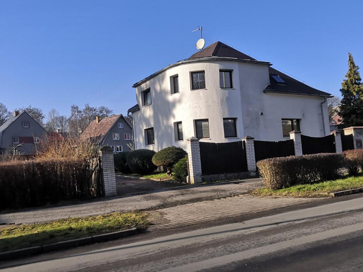 Penzion Ubytovani U Parku S Parkovistem Česká Lípa Extérieur photo